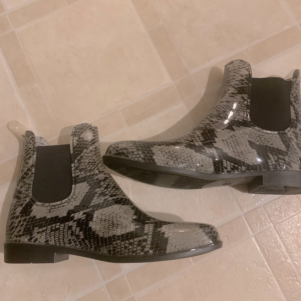 A New Day Rain Booties Size 11